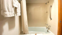  - Magnuson Copper Crown Hotel Hancock