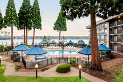  - Holiday Inn Columbia Riverfront Portland - I-5, Exit 308