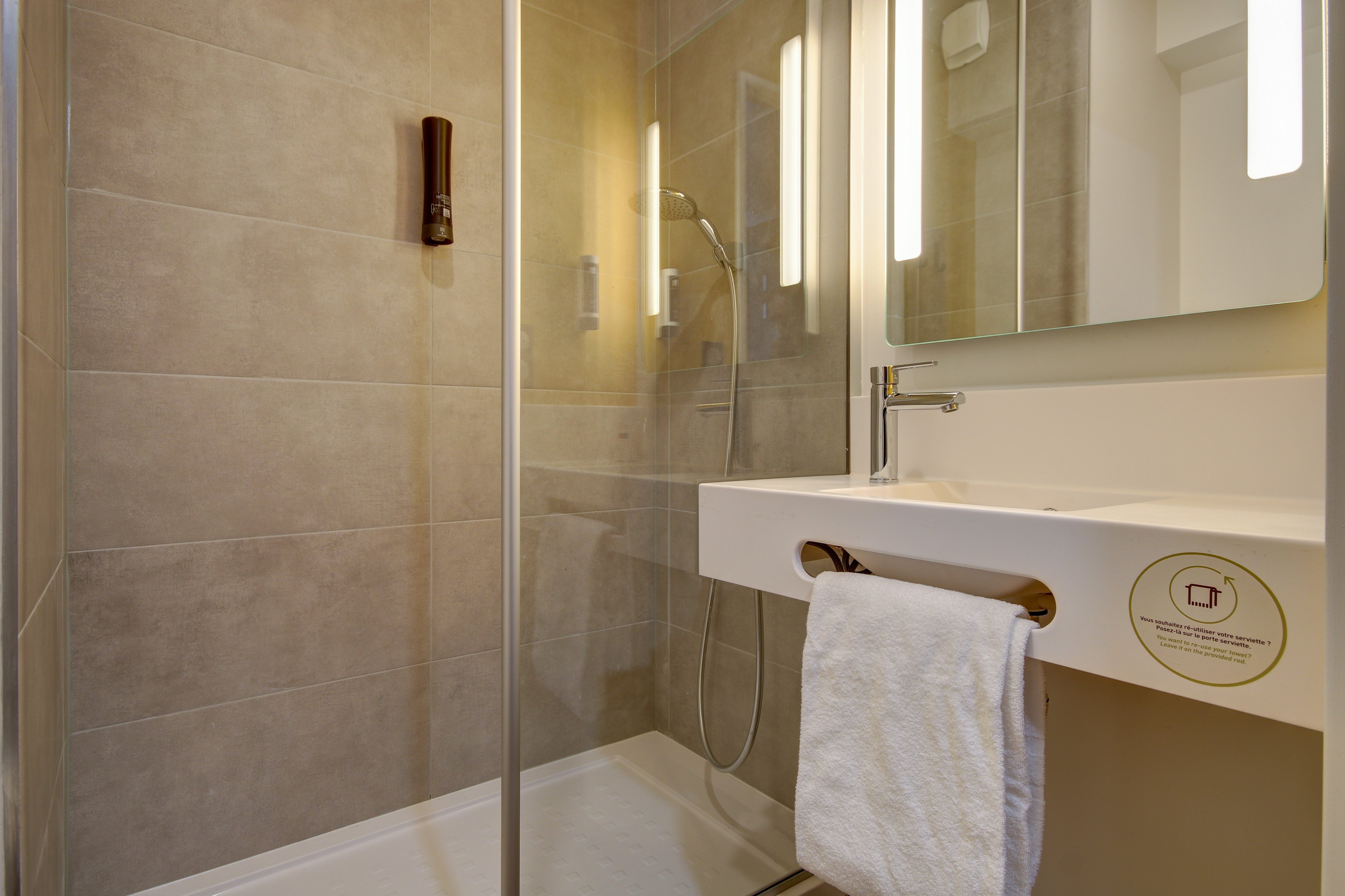 B&B HOTEL EPERNAY-guestroom-BATHROOM.jpg