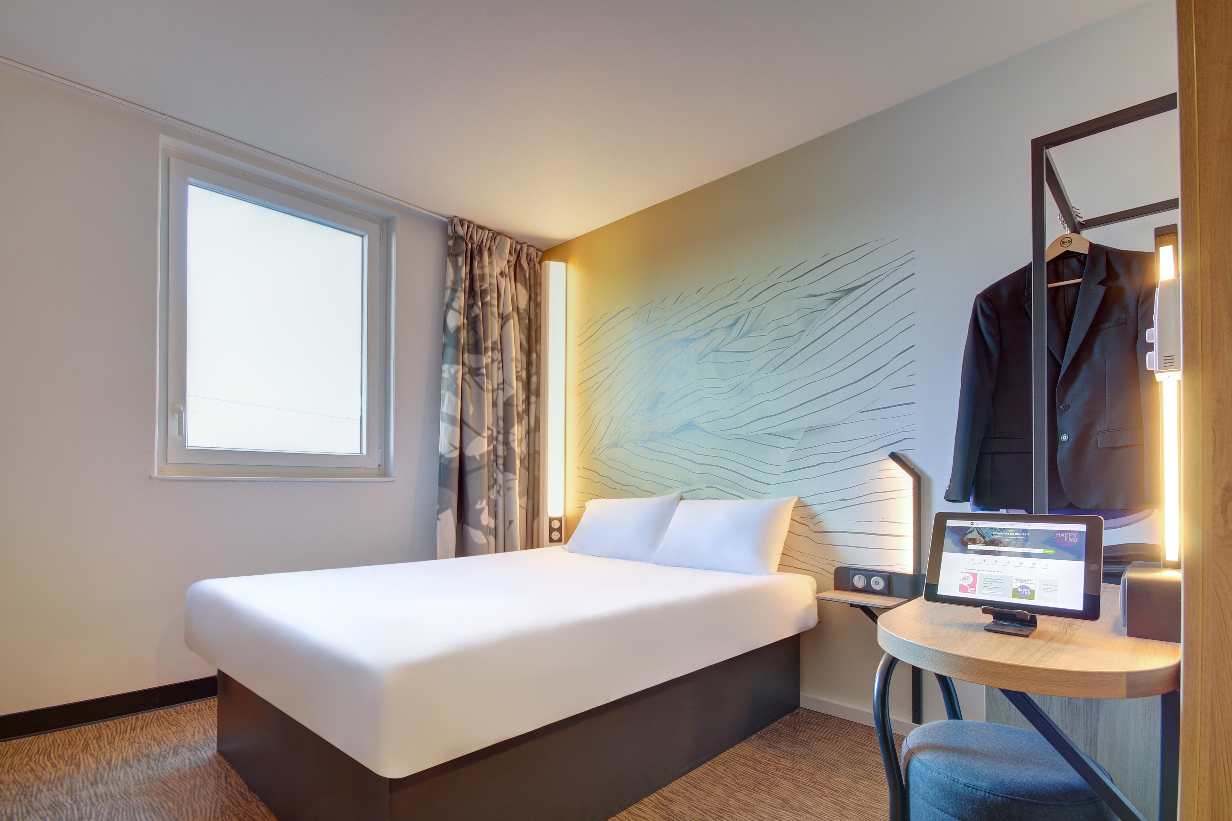 B&B HOTEL EPERNAY-guestroom-GUEST ROOM.jpg