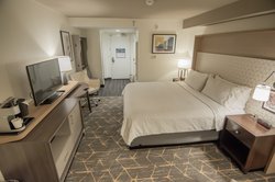  - Holiday Inn & Suites Airport Oakland