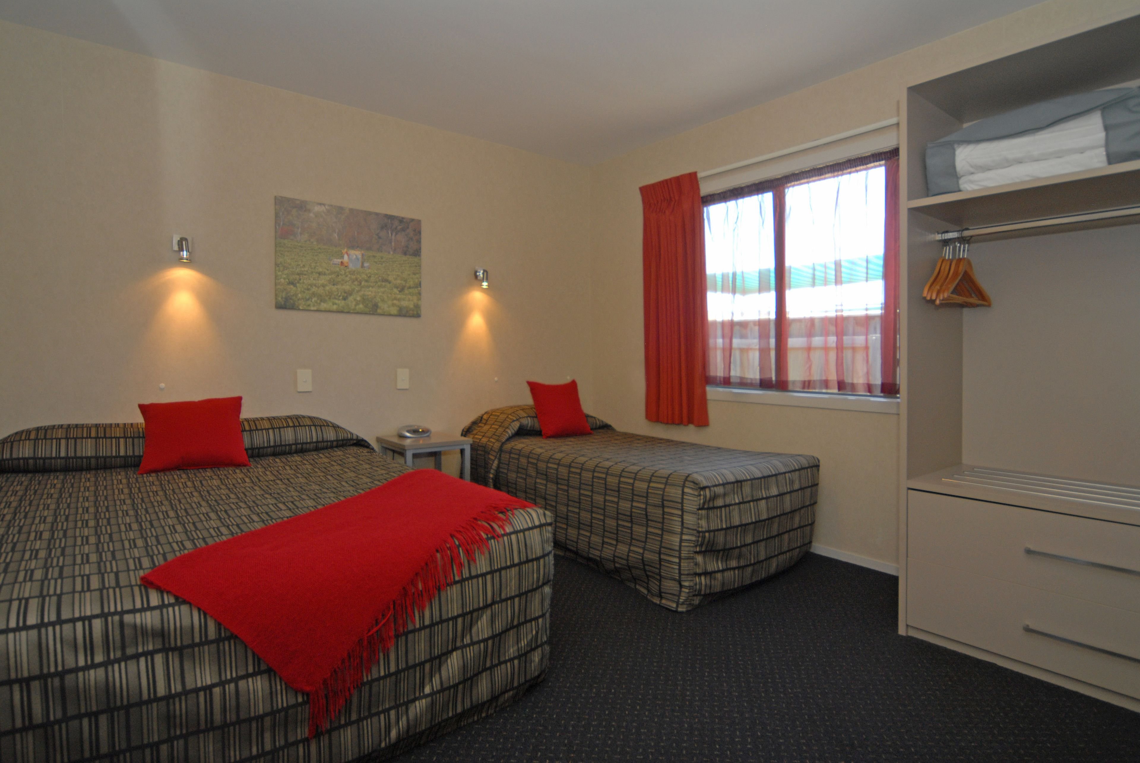 Omahu Motor Lodge-guestroom-Two Bedroom Apartment.jpg