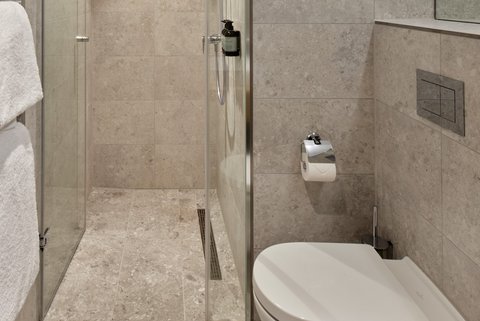 LK WU WU Pent Bathroom High Res Jpg Copy