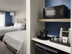  - Holiday Inn Express & Suites Peru - I-80, Exit 75