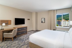  - Candlewood Suites Downtown Asheville - I-240, Exit 6