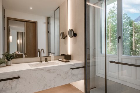 JW MARRIOTT HOTEL MADRID - Photo 89