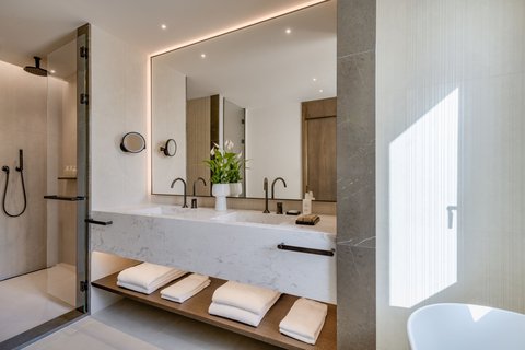 JW MARRIOTT HOTEL MADRID - Photo 90