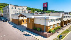  - Magnuson Copper Crown Hotel Hancock