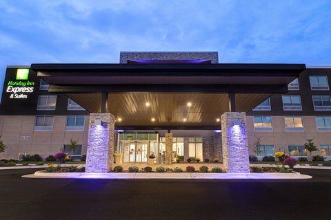 Welcome to the Holiday Inn Express & Suites Wyoming Michigan!