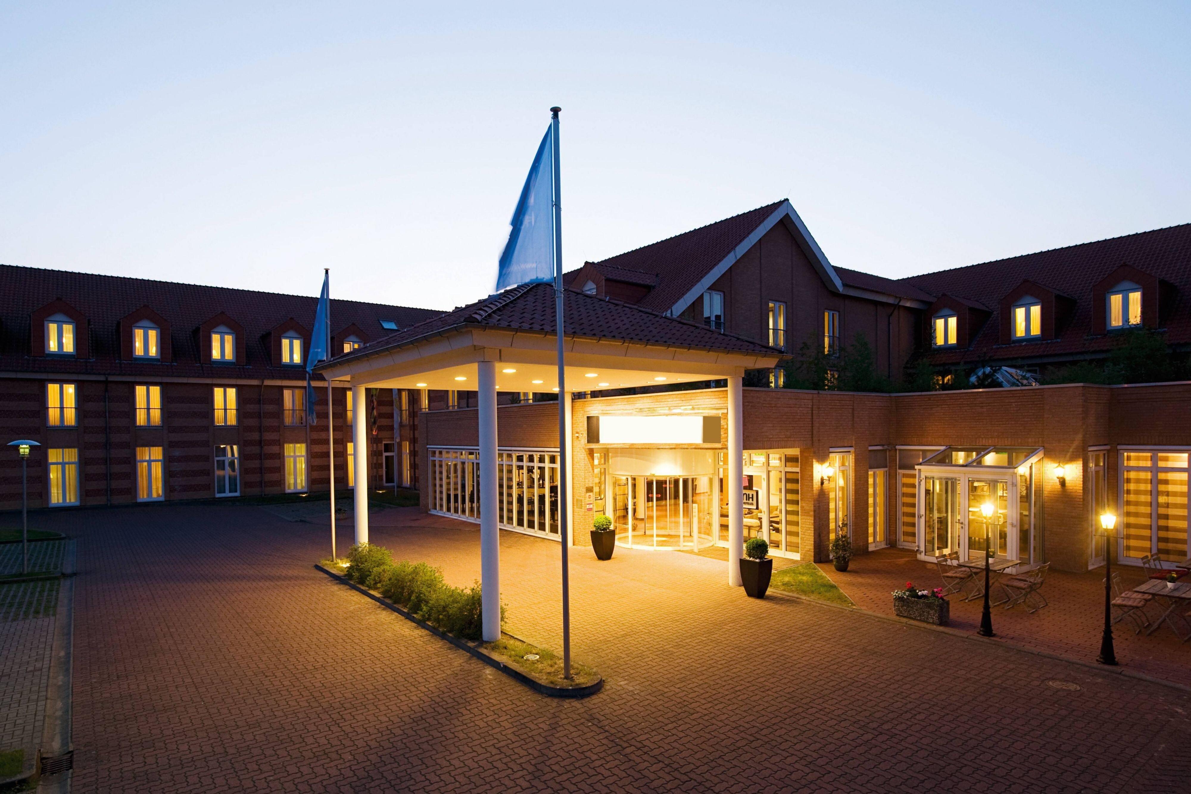 hotel schwerin courtyard