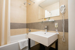  - Pointe Plaza Hotel Williamsburg Brooklyn