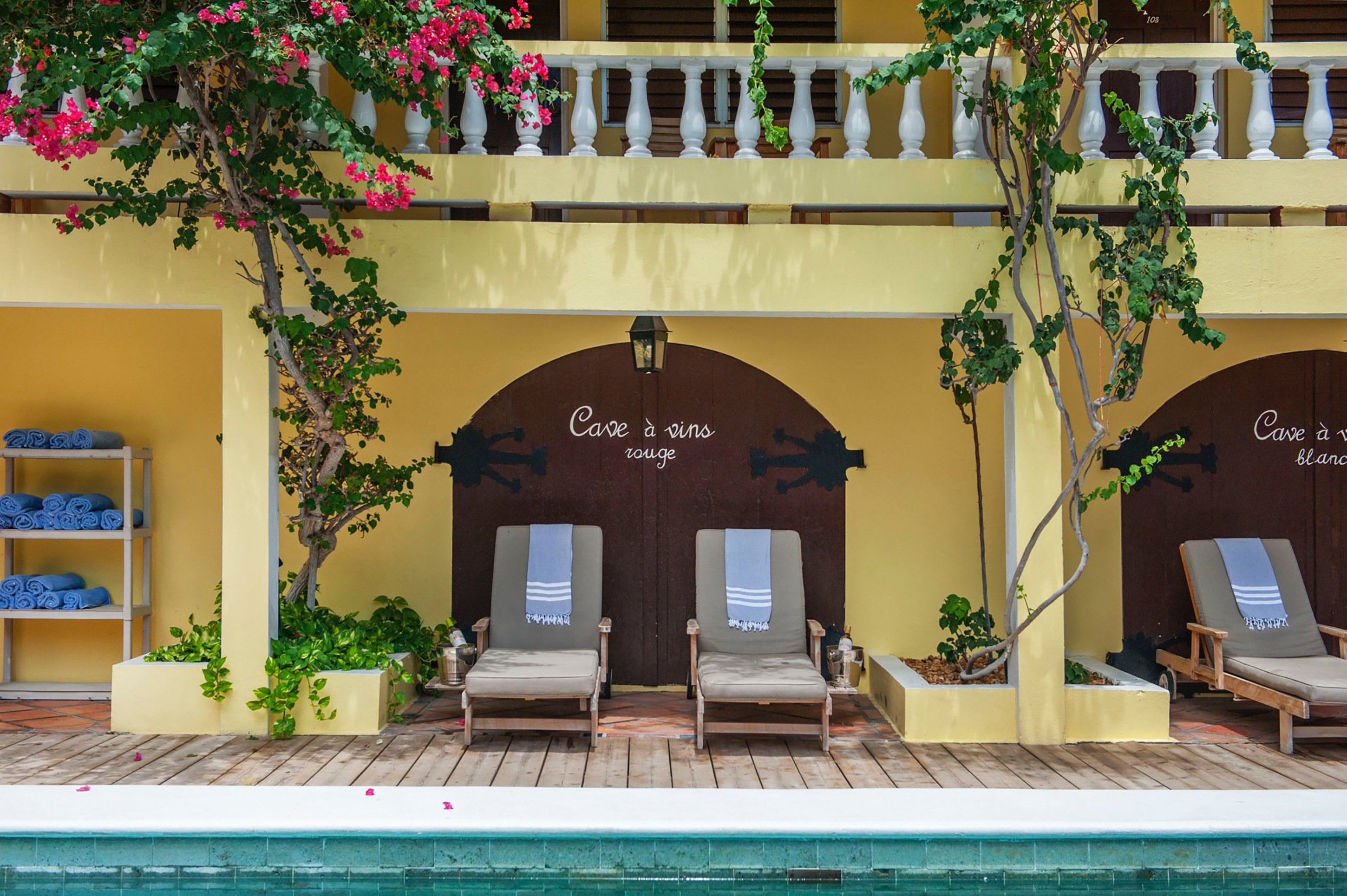 OLD GIN HOUSE-guestroom-Outdoor Pool Sunbeds.jpg