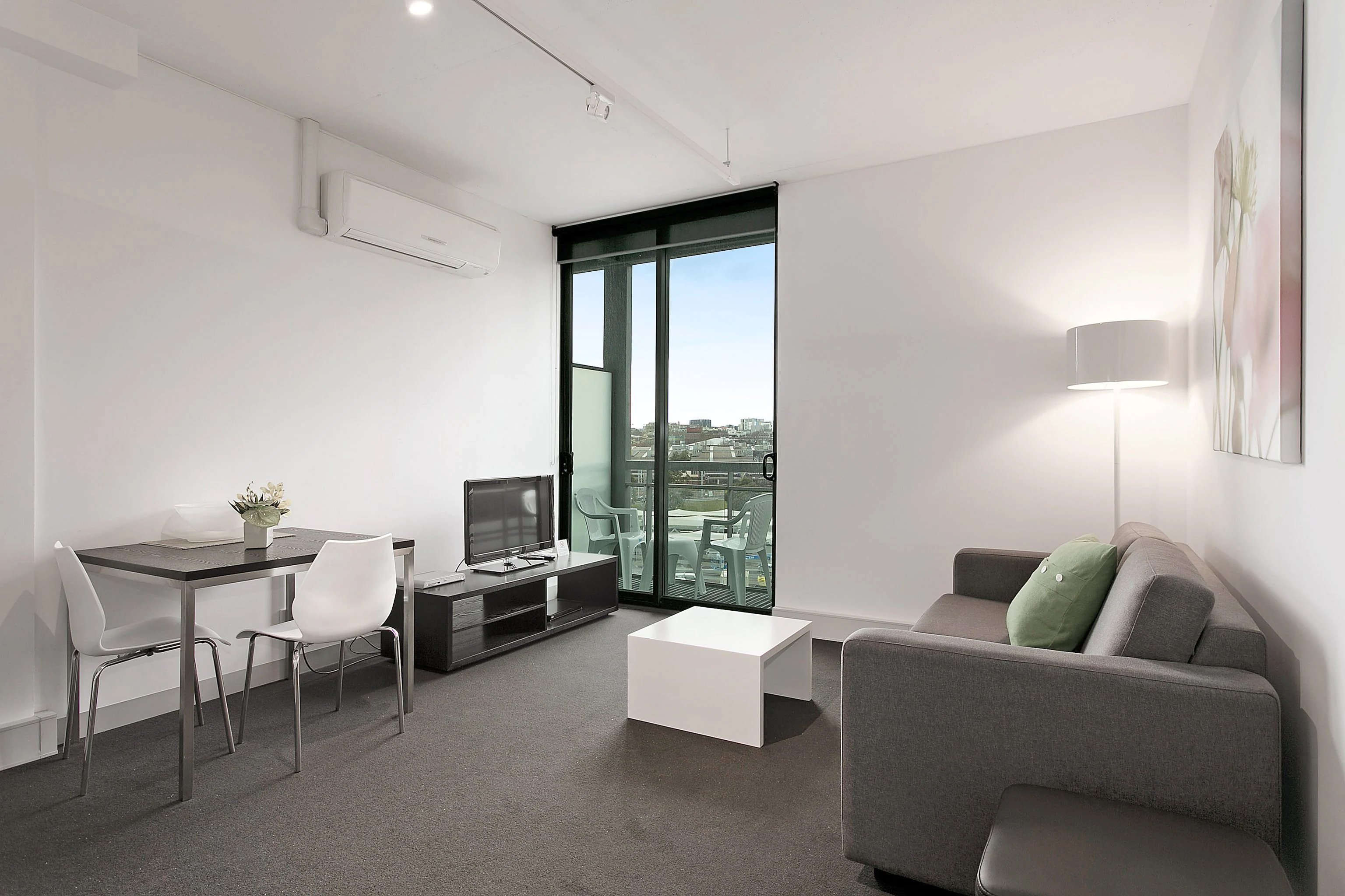 DPC DIGITAL HARBOUR-guestroom-Soho One Bedroom Apartment.jpg