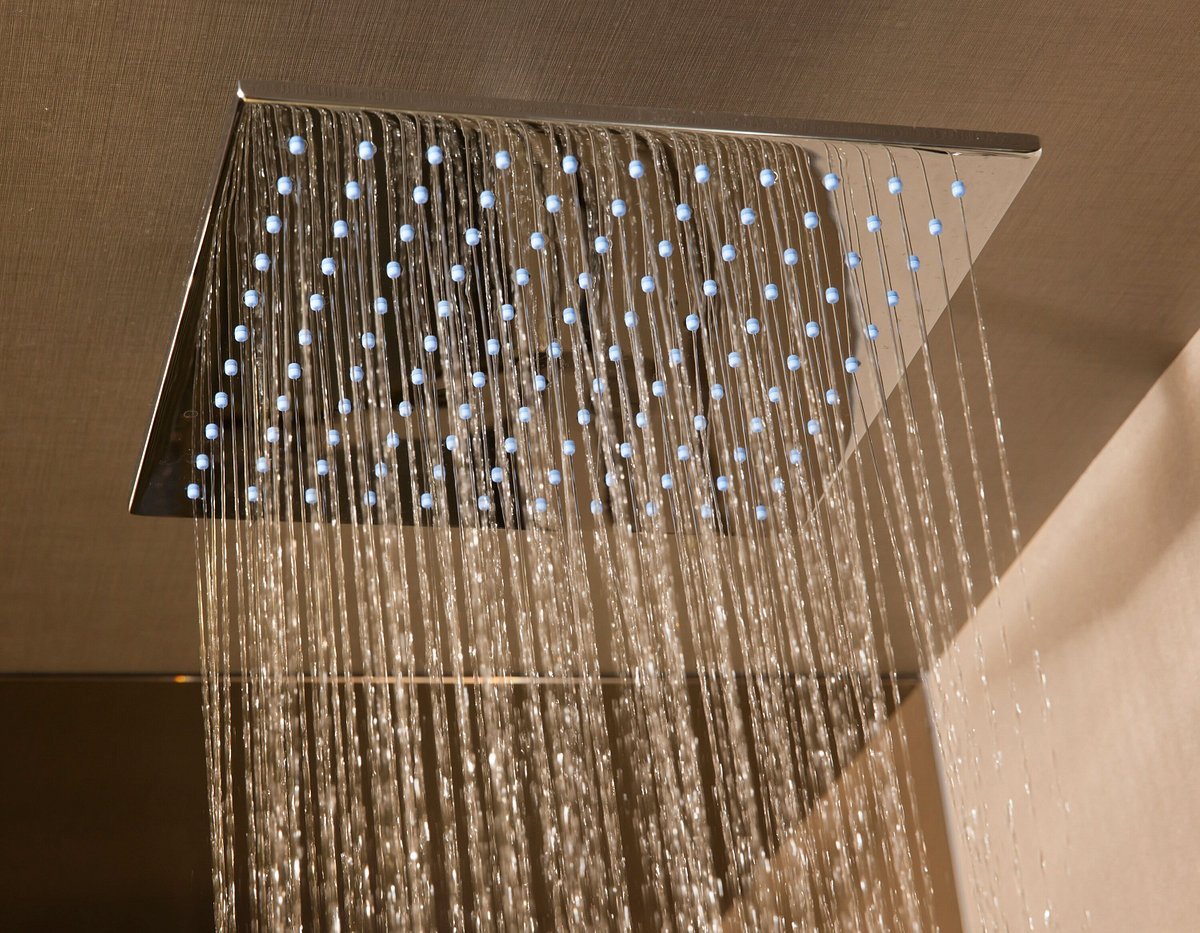 BLOC Hotel Gatwick-guestroom-Bathrooms.jpg