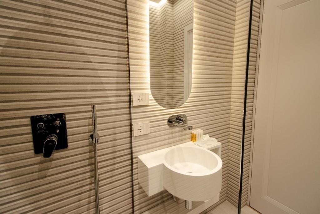 THE CROWN BOUTIQUE HOTEL SPA-guestroom-BATHROOM.jpg