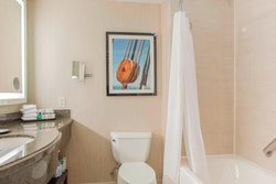  - Sheraton Hotel Petaluma - US 101, Exit 472