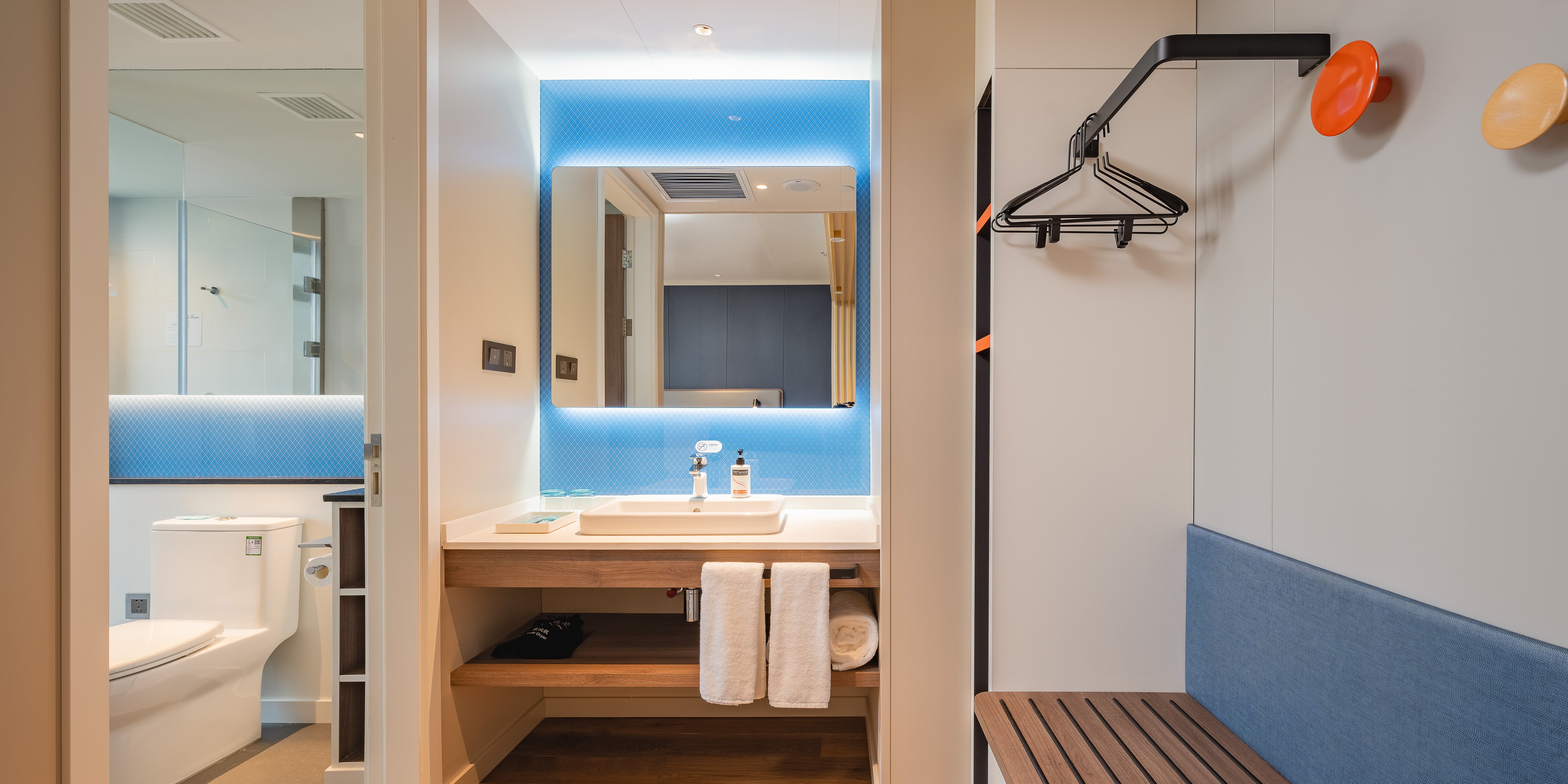 HOLIDAY INN EXP HIGH TECH ZONE-guestroom-Guest Bathroom.jpg