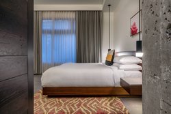  - Hi-Lo Hotel Downtown Portland - I-405, Exit 2A