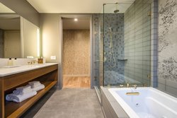  - Hi-Lo Hotel Downtown Portland - I-405, Exit 2A