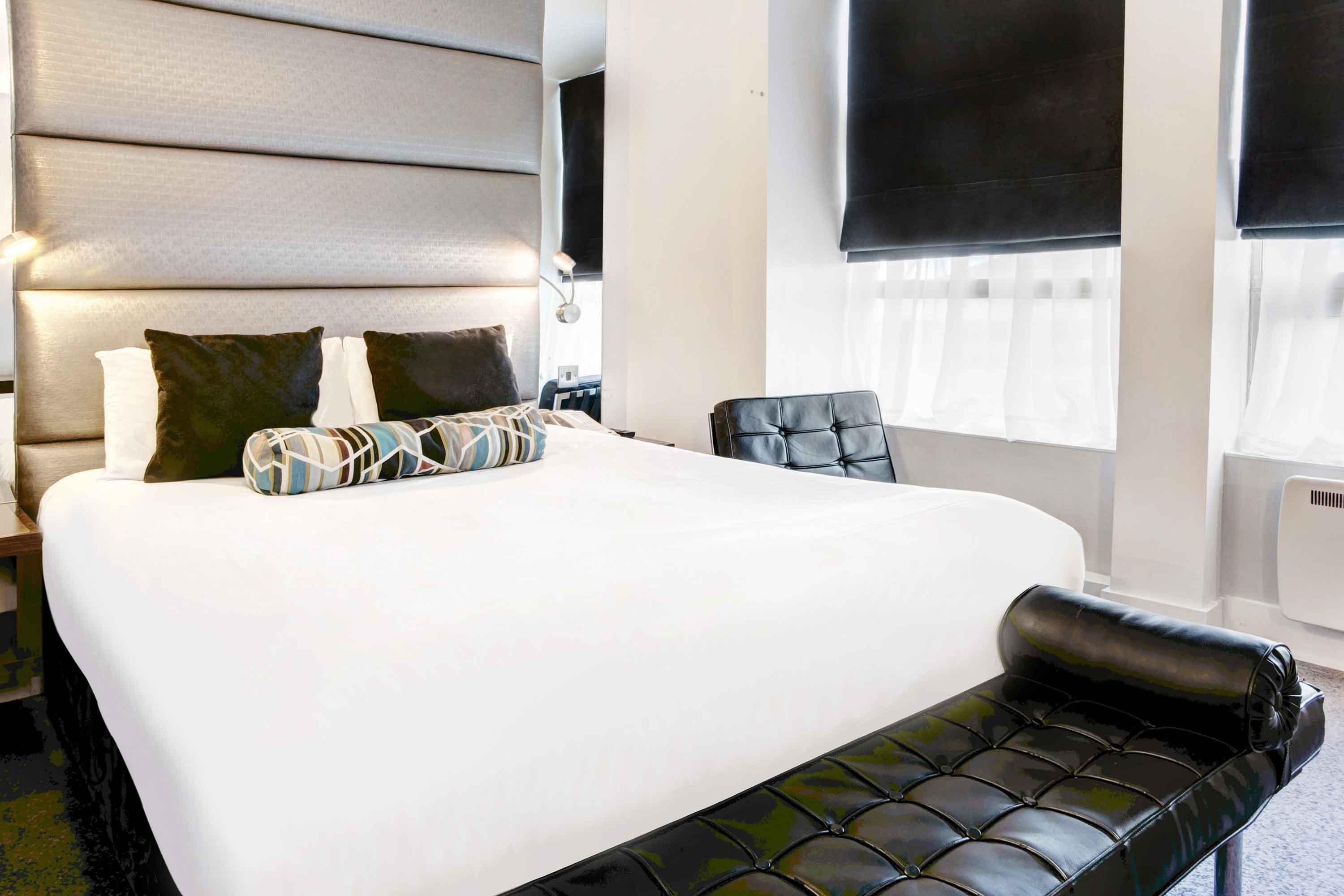 SANDMAN SIGNATURE HOTEL NEWCASTLE-guestroom-King Room.jpg