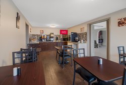  - Red Roof Inn & Suites Jackson - I-40, Exit 82