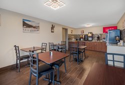  - Red Roof Inn & Suites Jackson - I-40, Exit 82