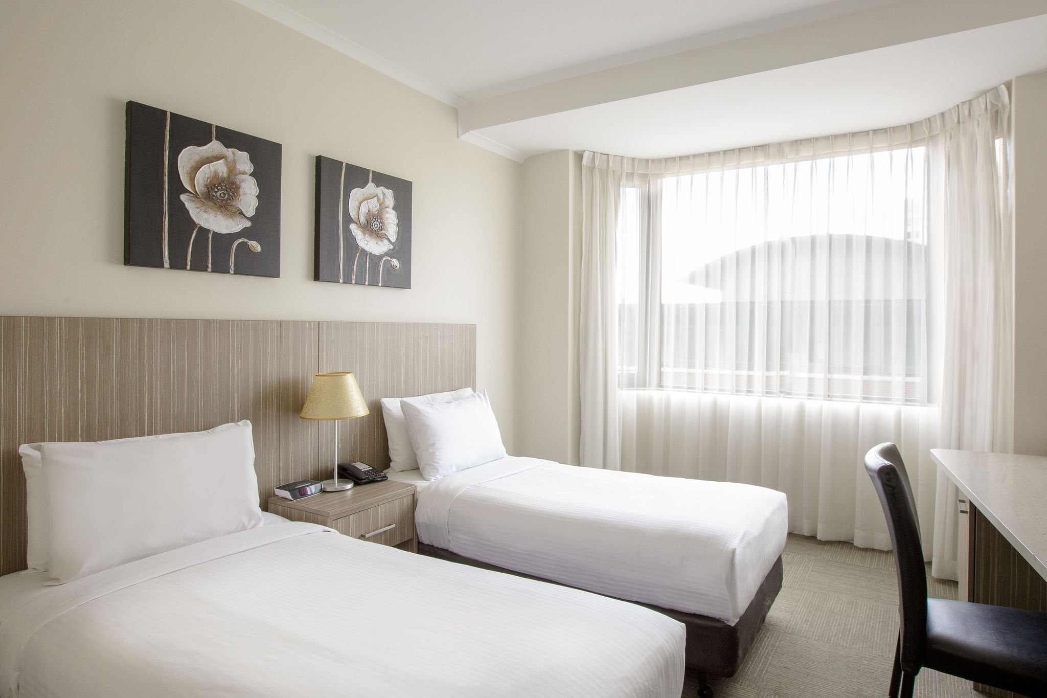 METRO HOTEL MARLOW SYDNEY CENTRAL-guestroom-Twin Room.jpg