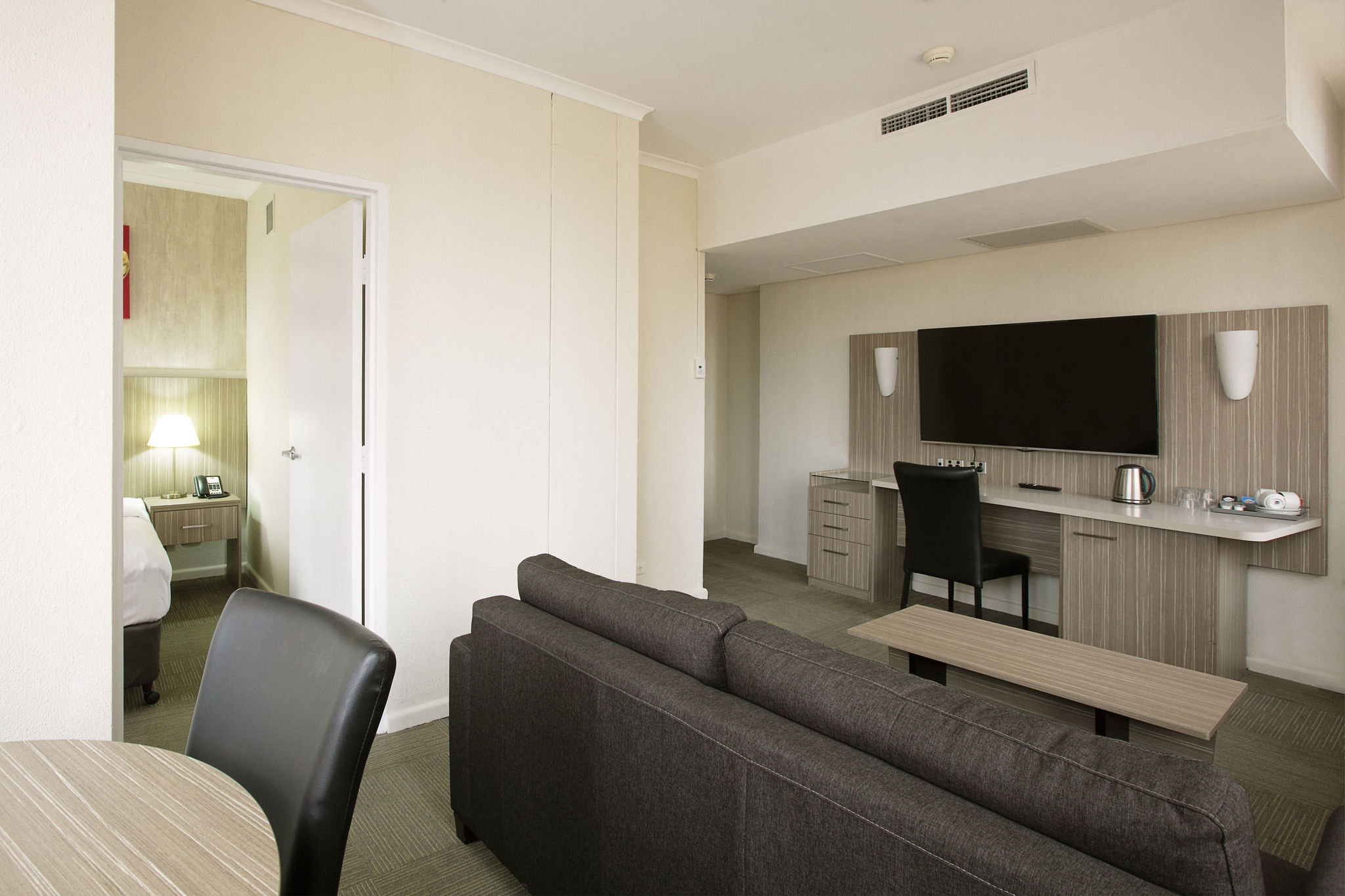 METRO HOTEL MARLOW SYDNEY CENTRAL-guestroom-Superior Junior Suite.jpg
