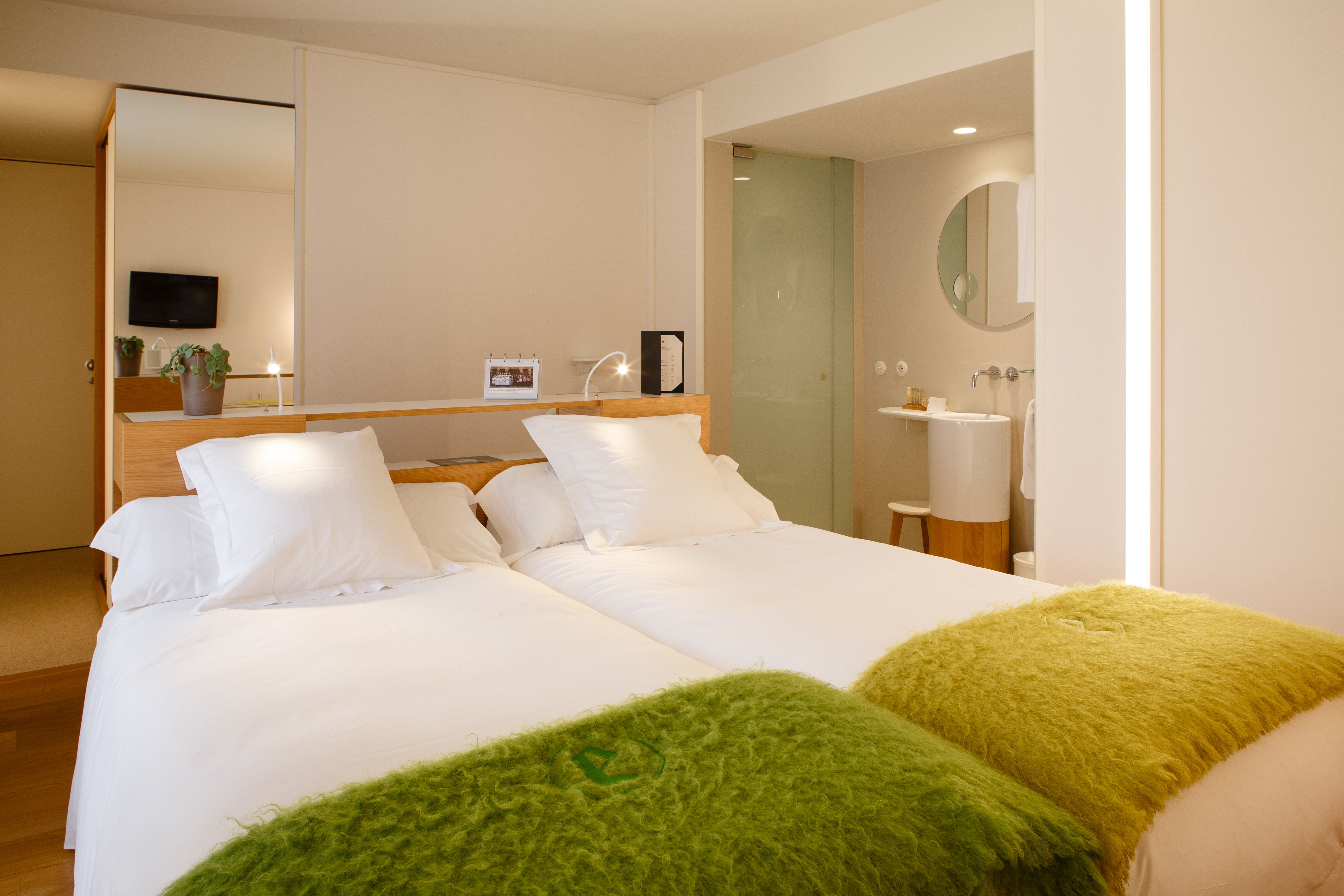 Echaurren-guestroom-Classic room.jpg