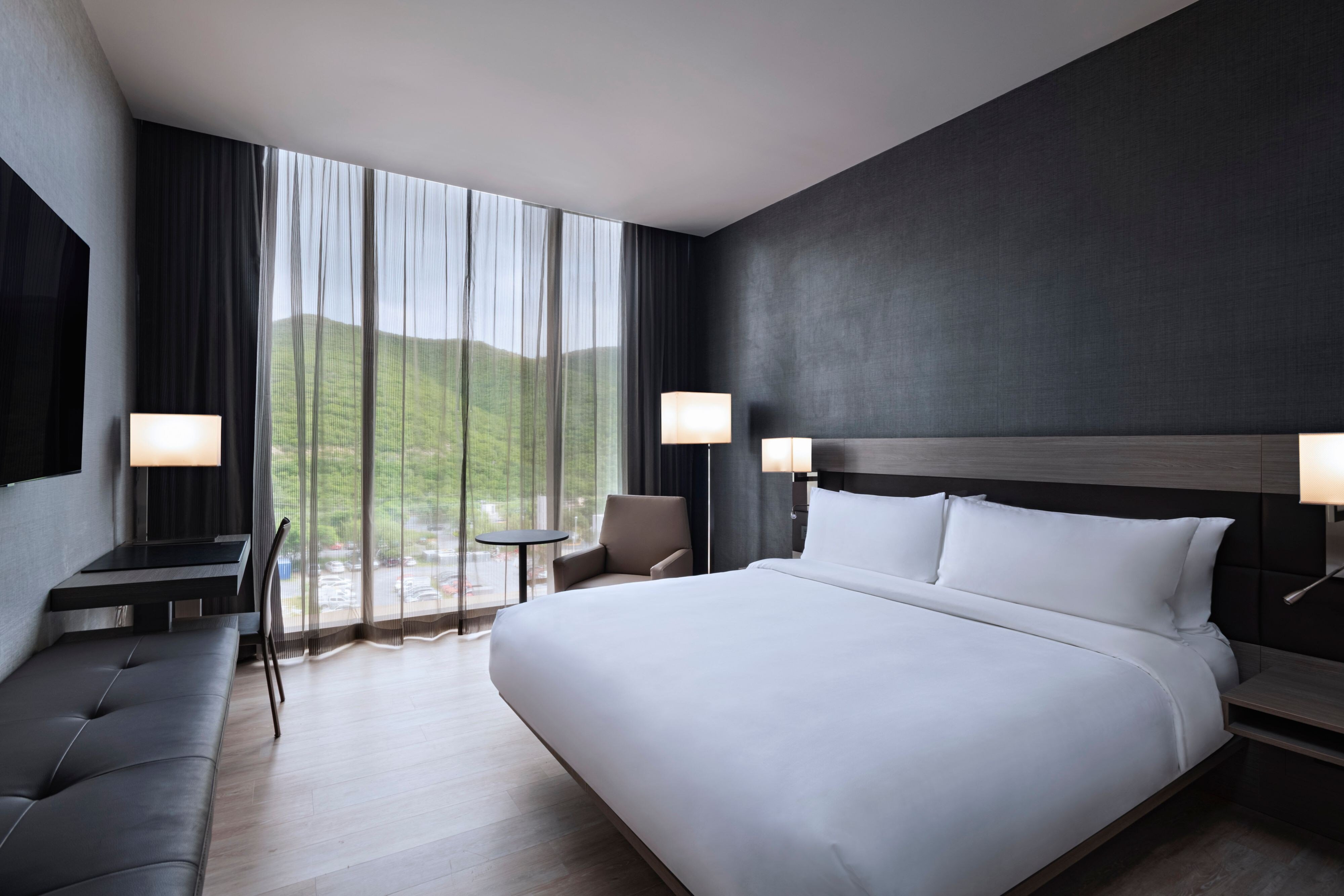 AC Hotels by Marriott Monterrey Nuevo Leon-guestroom-AC Guest Room, king size.jpg