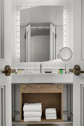  - Sheraton Hotel Downtown Duluth - I-35, Exit 256B