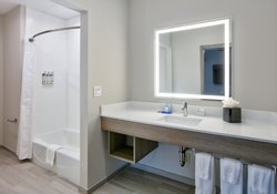  - Holiday Inn Express & Suites Galleria Dallas