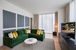  - Laura Hotel Downtown Houston