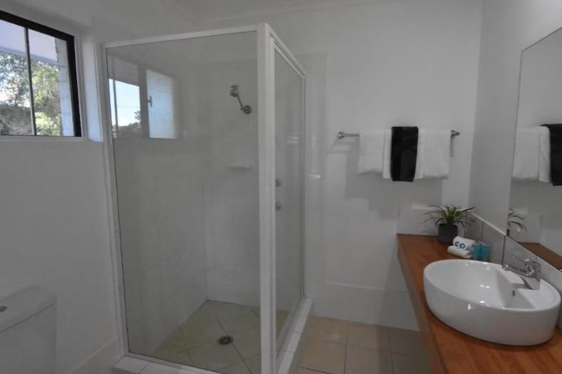 BALLINA HOMESTEAD MOTEL-guestroom-Bathroom Studio Room.jpg