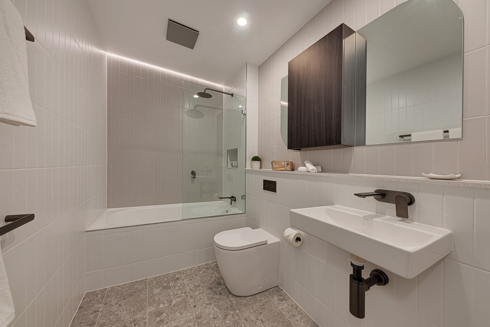 LITTOMORE KINGSWOOD-guestroom-1 & 2 Bedder Bathroom.jpg