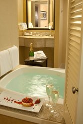  - Courtyard by Marriott Hotel Downtown Bellevue - I-405, Exit 13B