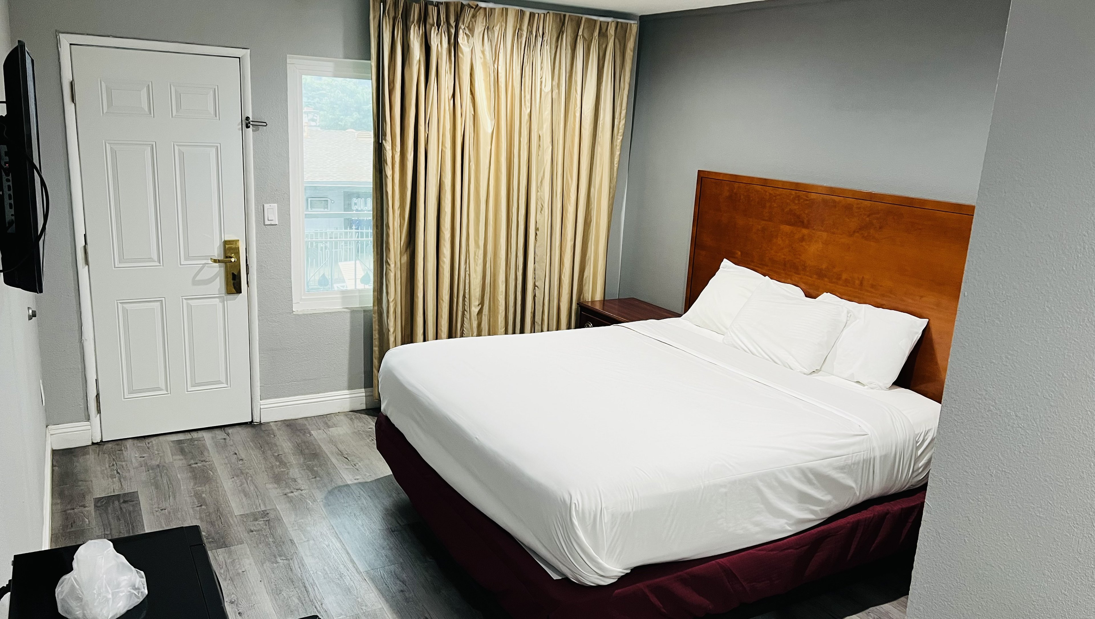 Lanai Motel-guestroom-Lanai Motel Guestroom.jpg