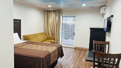  - Lanai Motel Alhambra