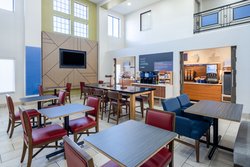  - Holiday Inn Express Corydon - I-64, Exit 105