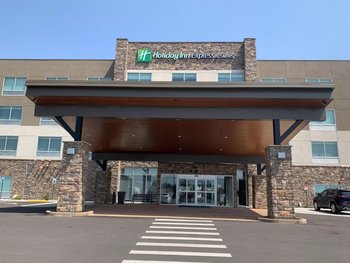 Holiday Inn Express & Suites