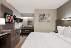  - Red Roof Plus+ Inn & Suites Naperville