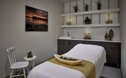  - Hotel Landing Wayzata