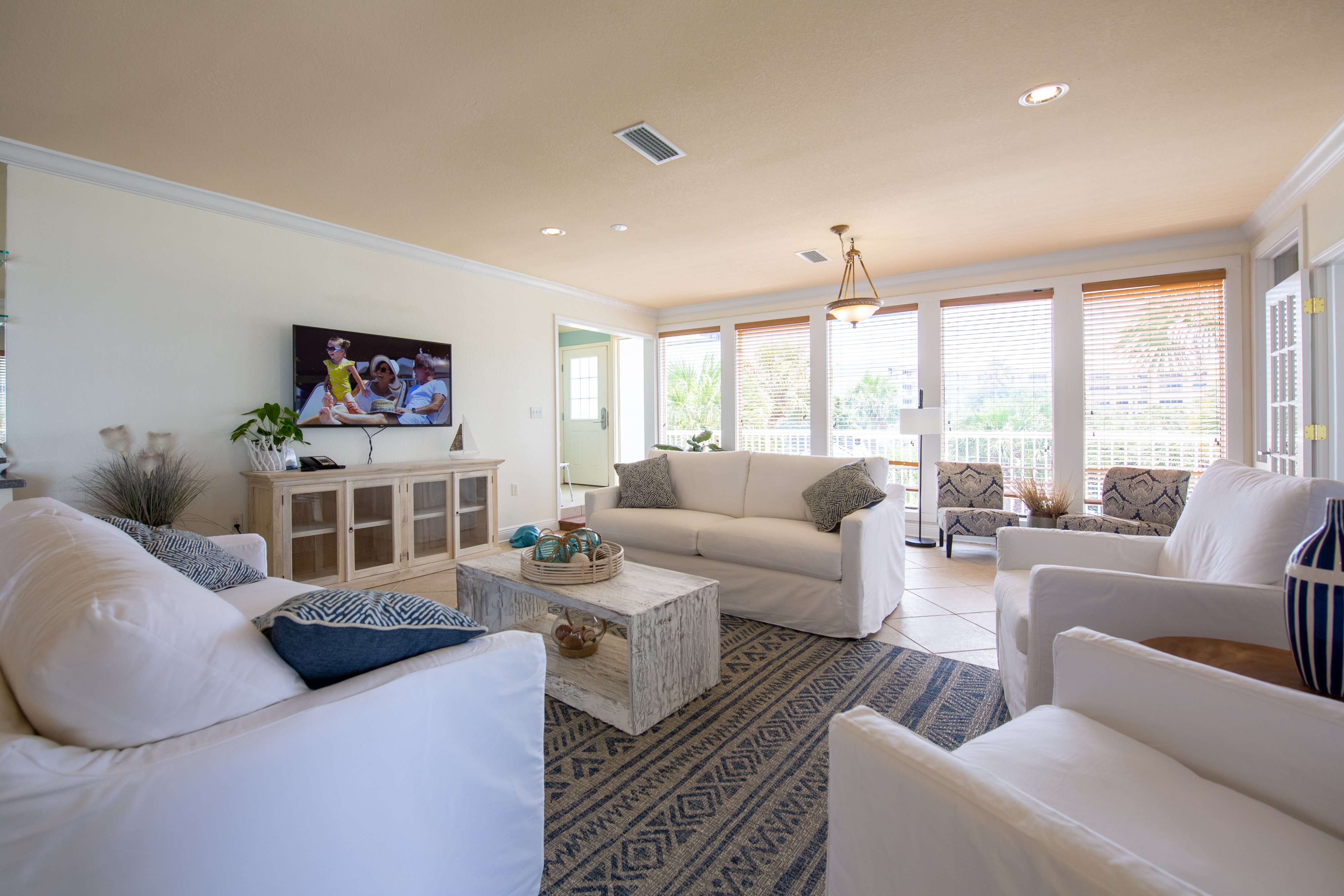 THE ISLAND RESORT AT FT WALTON-guestroom-Island Suite Living Room.jpg