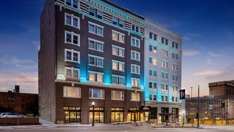 Drive up to the Hotel Indigo with free airport shuttle
