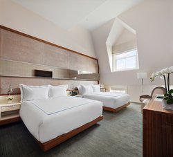  - 33 Seaport Hotel New York