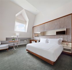  - 33 Seaport Hotel New York