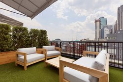  - 33 Seaport Hotel New York