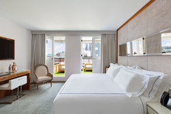  - 33 Seaport Hotel New York