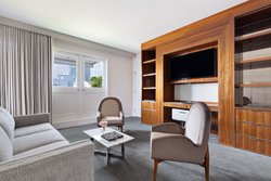  - 33 Seaport Hotel New York