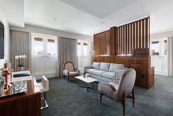  - 33 Seaport Hotel New York